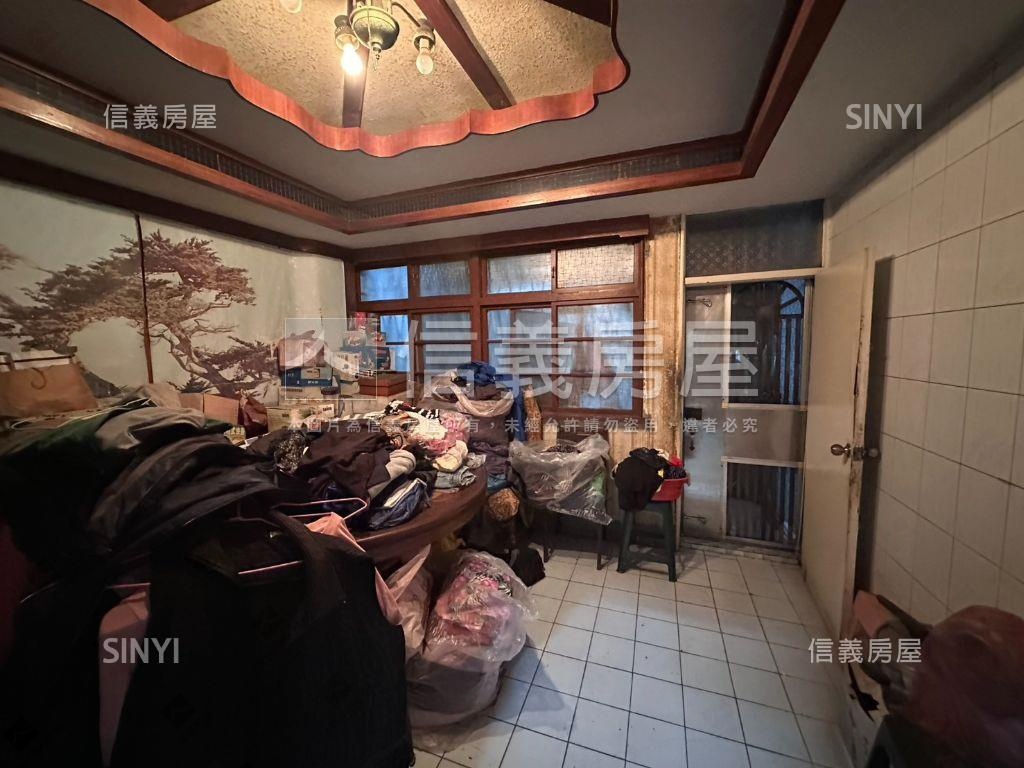 板橋府中商業區大透天房屋室內格局與周邊環境