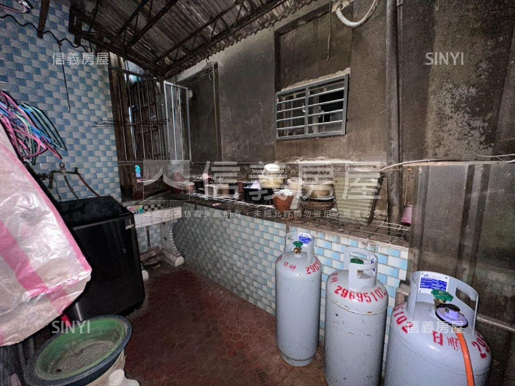 板橋府中商業區大透天房屋室內格局與周邊環境