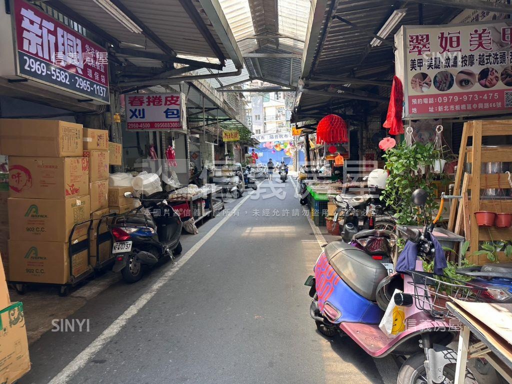 板橋府中商業區大透天房屋室內格局與周邊環境