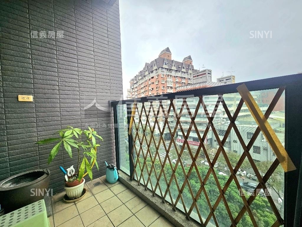 優北屯市區輕屋齡四房平車房屋室內格局與周邊環境