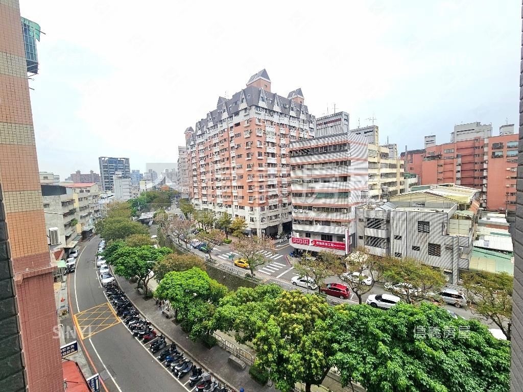 優北屯市區輕屋齡四房平車房屋室內格局與周邊環境