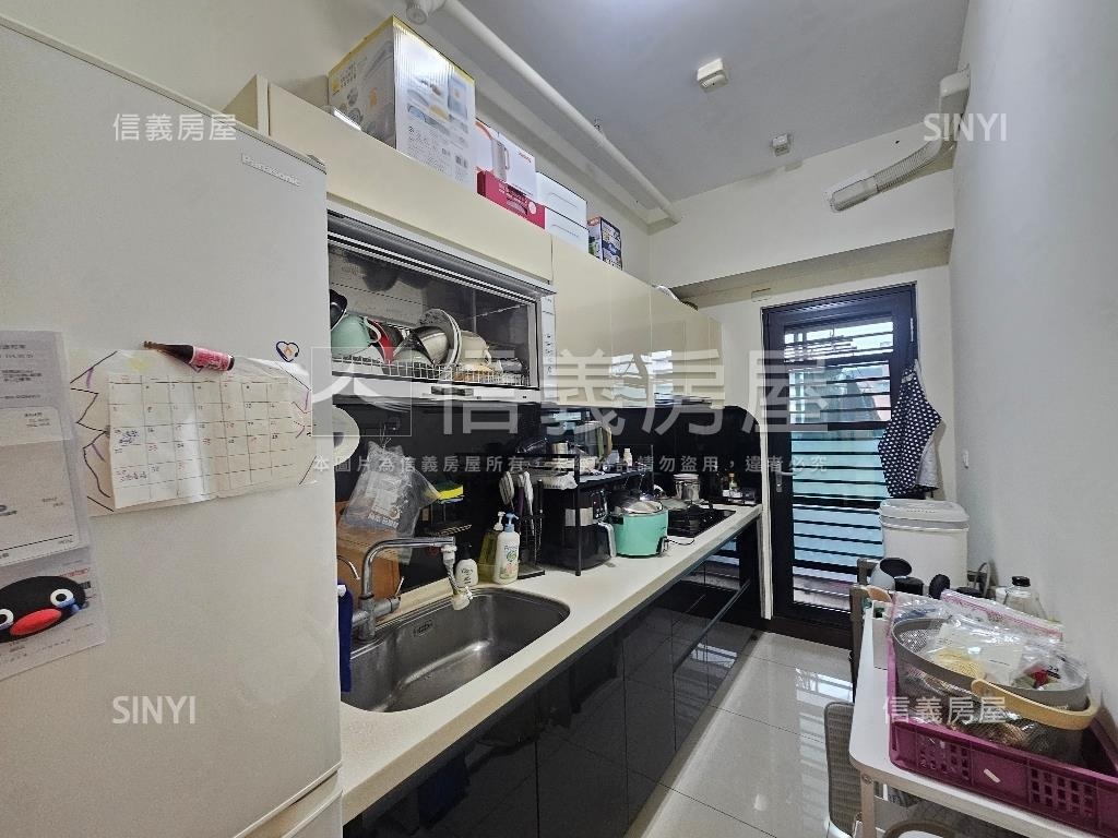 優北屯市區輕屋齡四房平車房屋室內格局與周邊環境