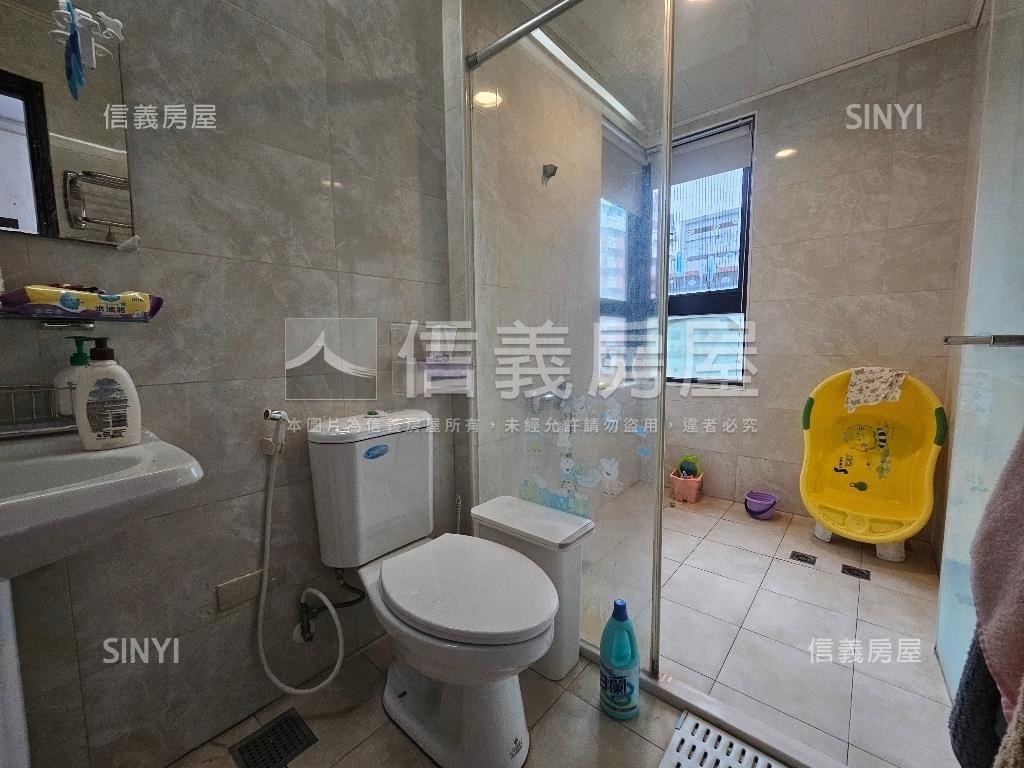 優北屯市區輕屋齡四房平車房屋室內格局與周邊環境