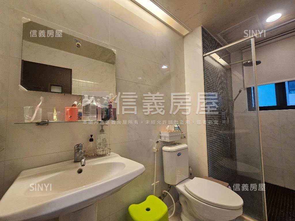 優北屯市區輕屋齡四房平車房屋室內格局與周邊環境