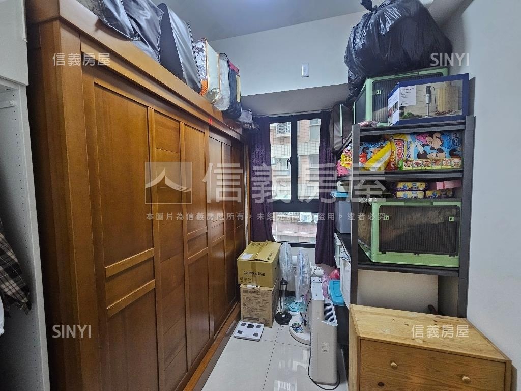 優北屯市區輕屋齡四房平車房屋室內格局與周邊環境