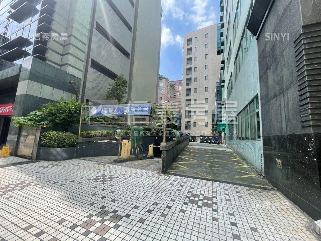 ＡＰＥＣ挑高８Ｍ雙層辦公房屋室內格局與周邊環境