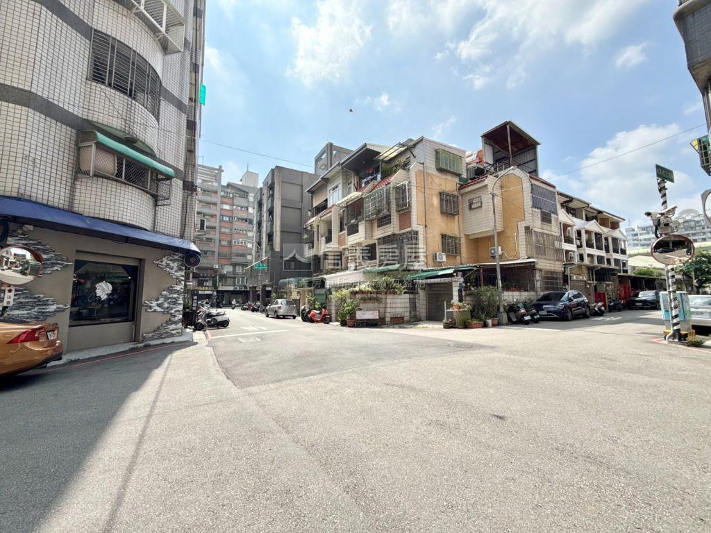西屯｜低總價二樓美寓房屋室內格局與周邊環境