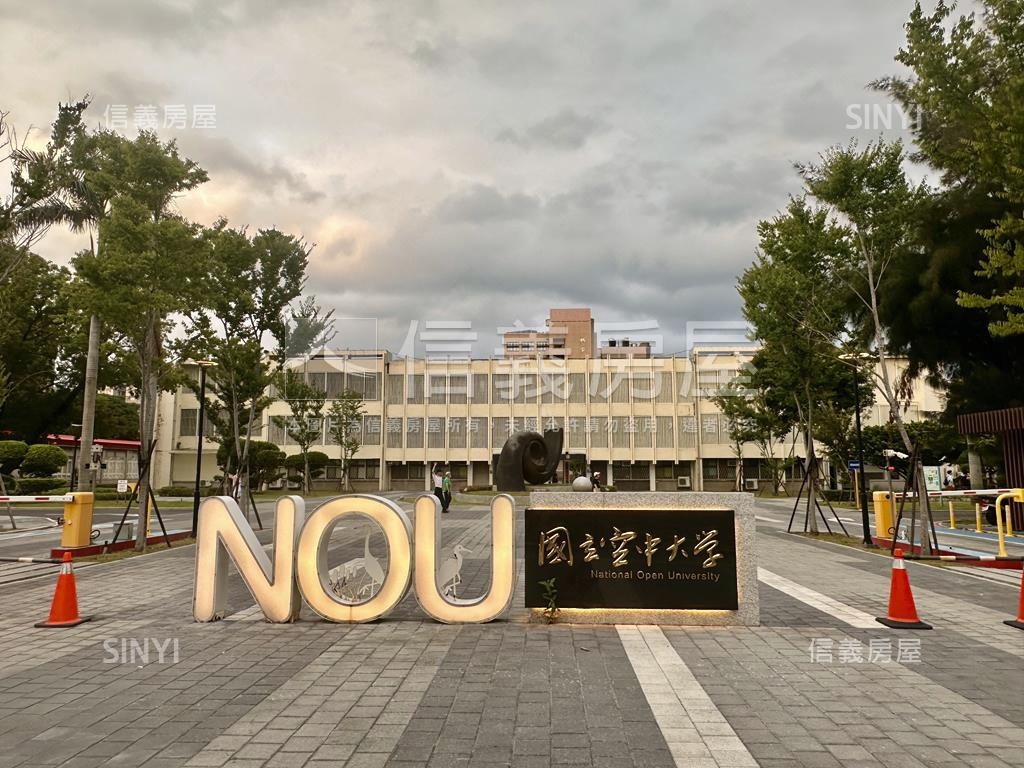 專任中正路稀有三房華廈房屋室內格局與周邊環境