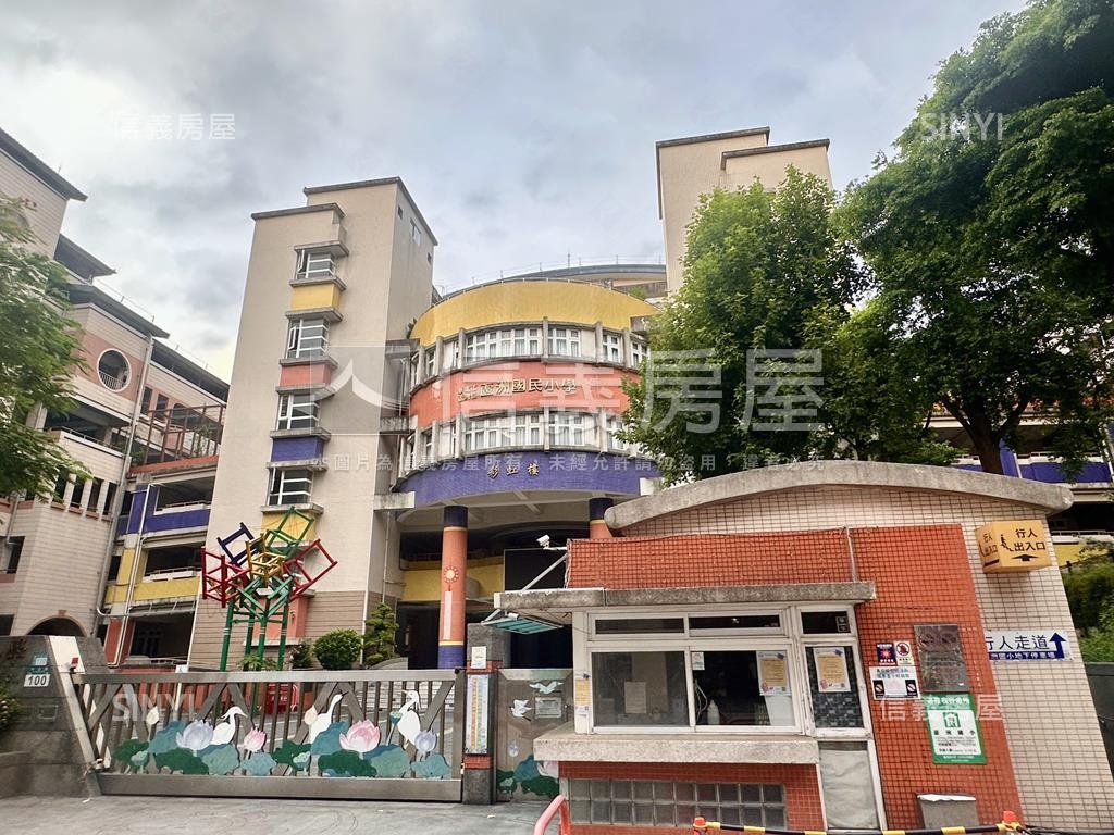 專任中正路稀有三房華廈房屋室內格局與周邊環境