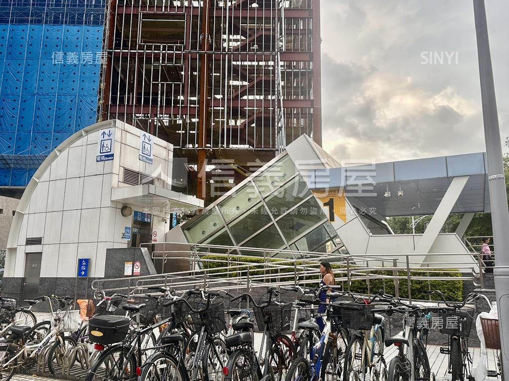 專任中正路稀有三房華廈房屋室內格局與周邊環境