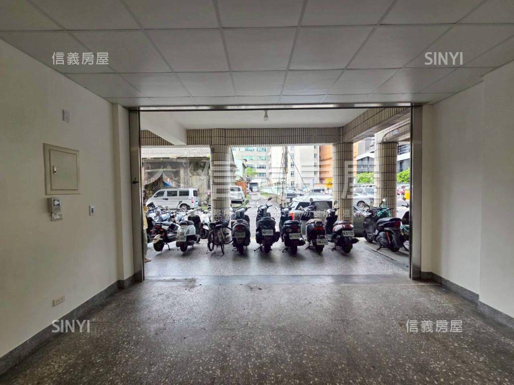 板橋優質店面，有地下室房屋室內格局與周邊環境