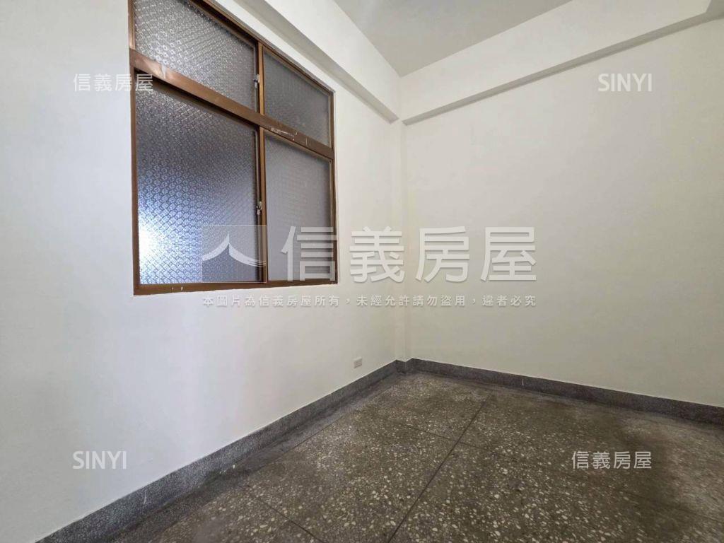 板橋優質店面，有地下室房屋室內格局與周邊環境