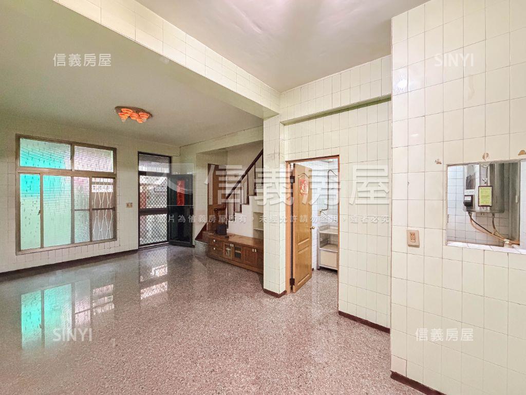 仁和路獨院角窗透天房屋室內格局與周邊環境