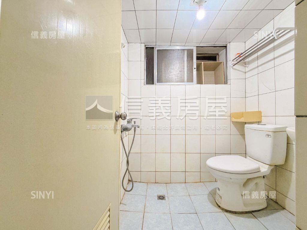仁和路獨院角窗透天房屋室內格局與周邊環境
