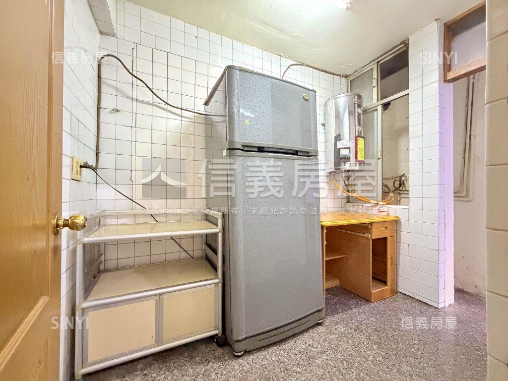 仁和路獨院角窗透天房屋室內格局與周邊環境