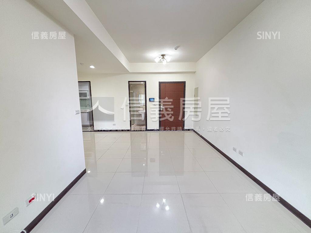 鶯桃捷運站三房車位房屋室內格局與周邊環境