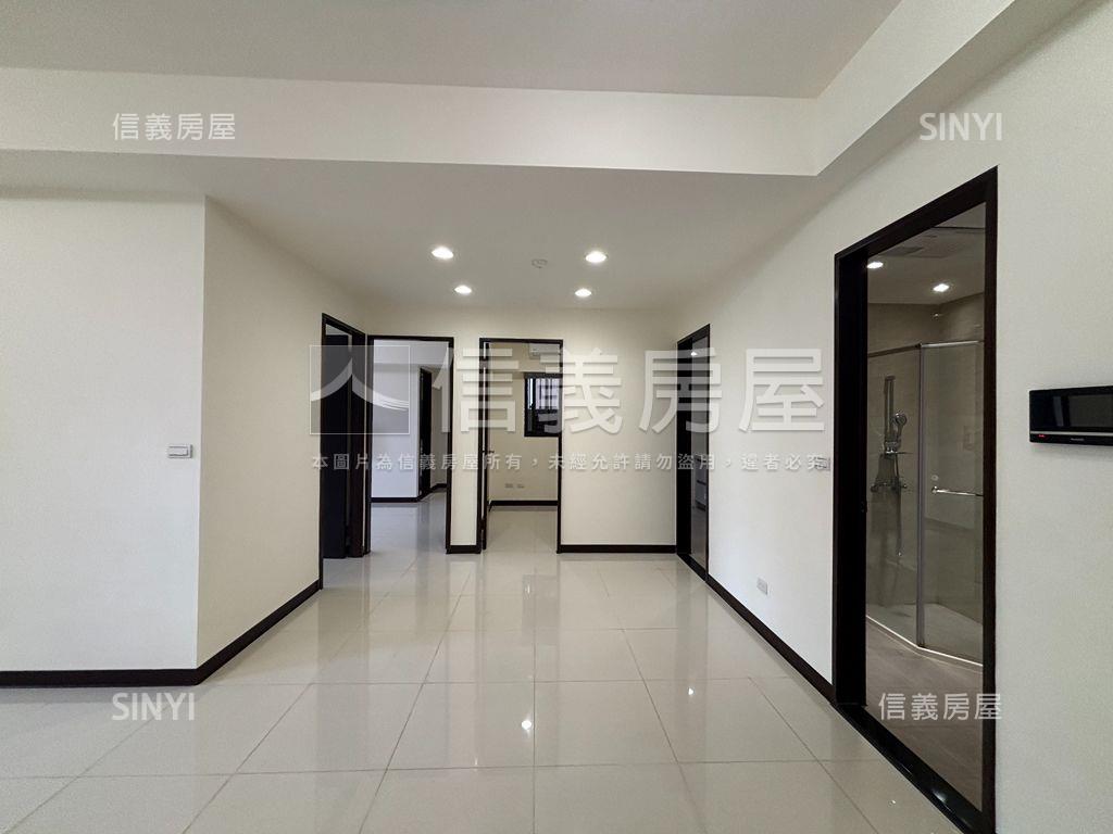 鶯桃捷運站三房車位房屋室內格局與周邊環境