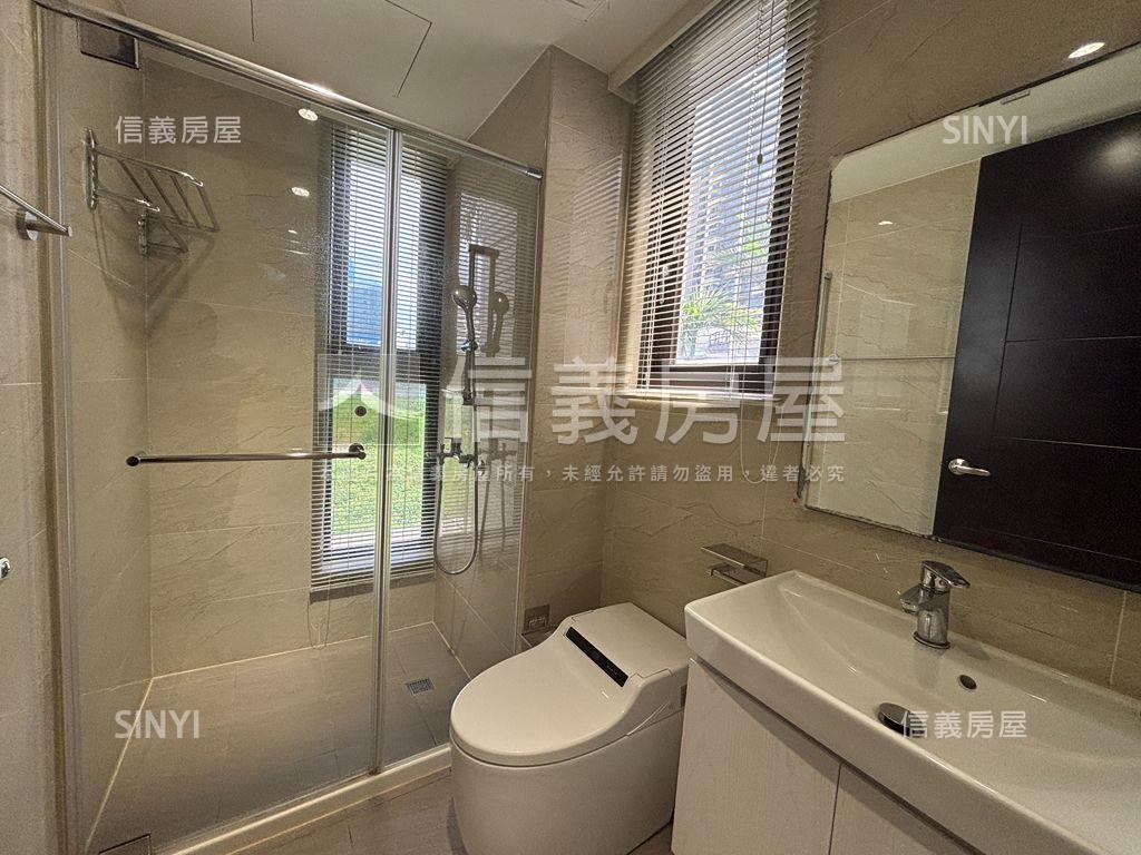 鶯桃捷運站三房車位房屋室內格局與周邊環境