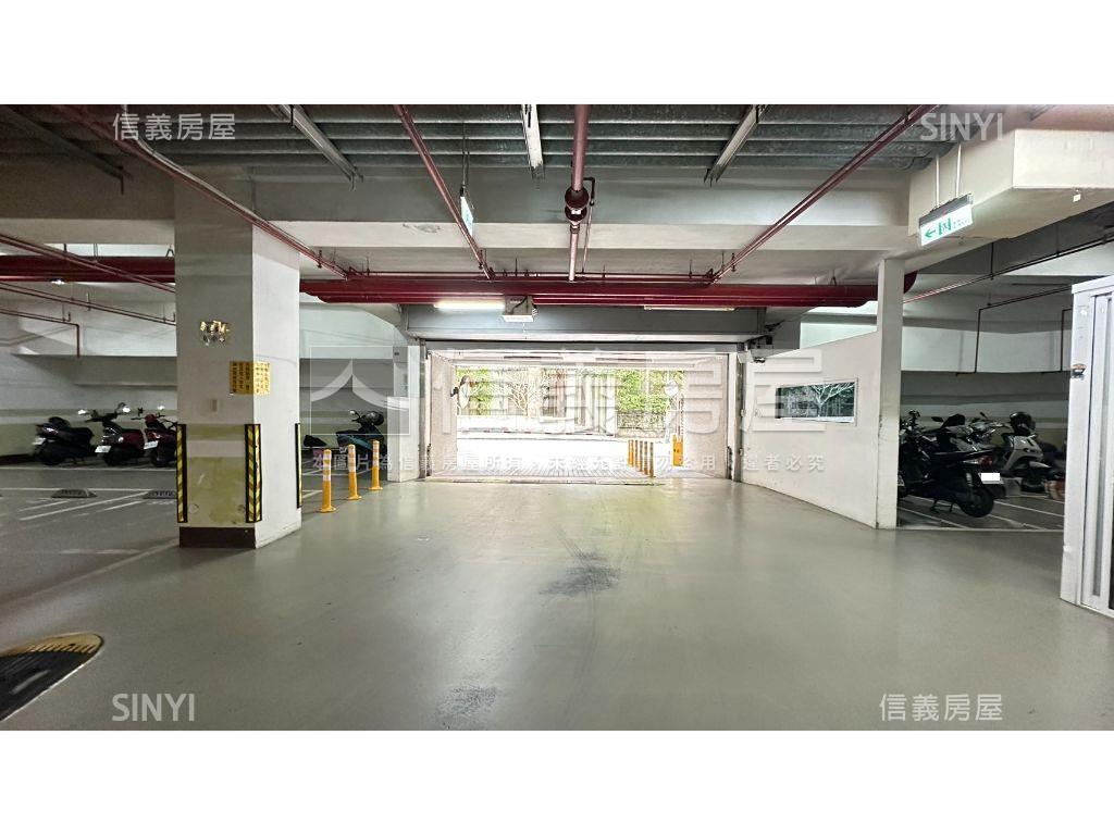 極美山莊Ｂ２坡平車位房屋室內格局與周邊環境