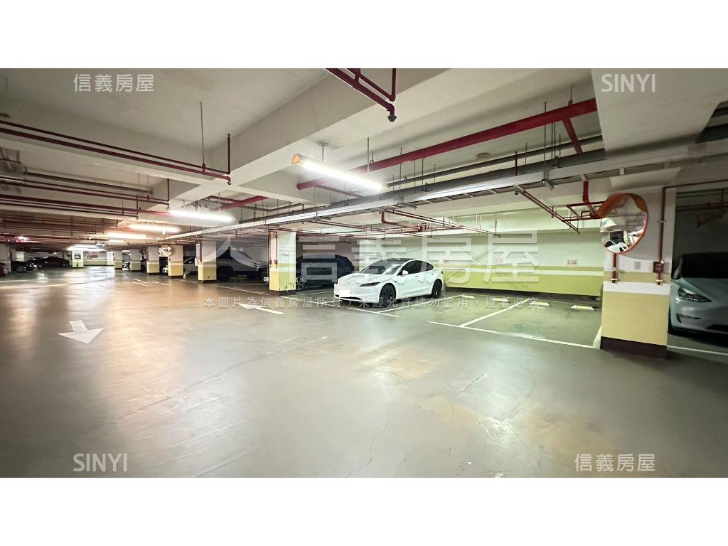 極美山莊Ｂ２坡平車位房屋室內格局與周邊環境