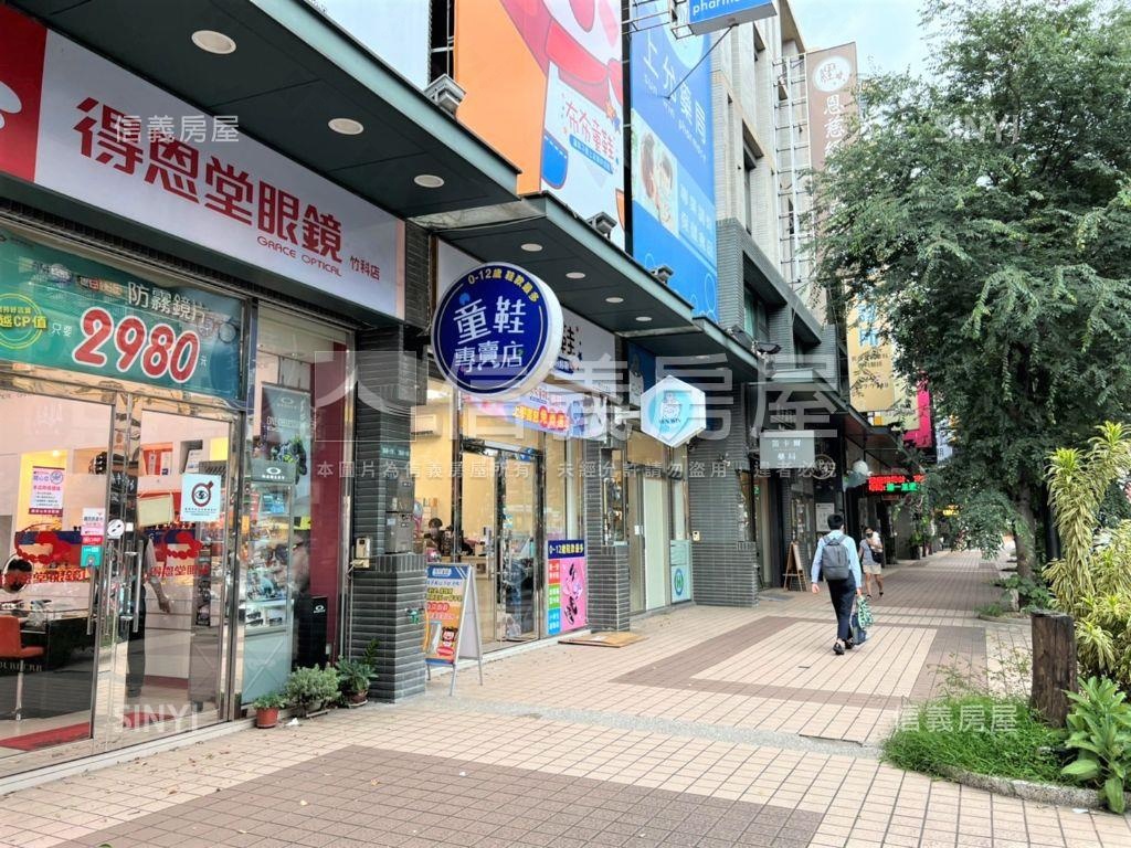 黃金地段電梯５層車庫住店房屋室內格局與周邊環境