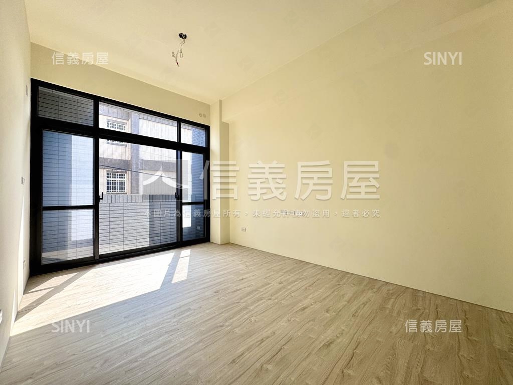 嶄新方城市２房平面車位房屋室內格局與周邊環境