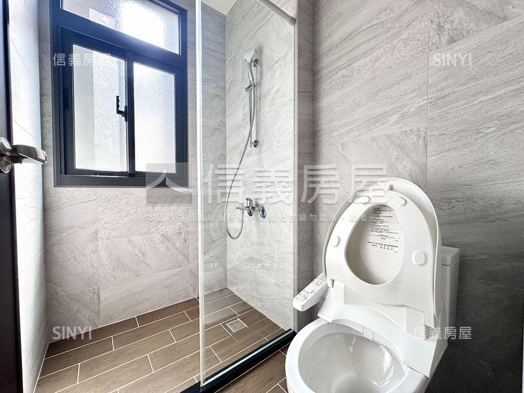 嶄新方城市２房平面車位房屋室內格局與周邊環境