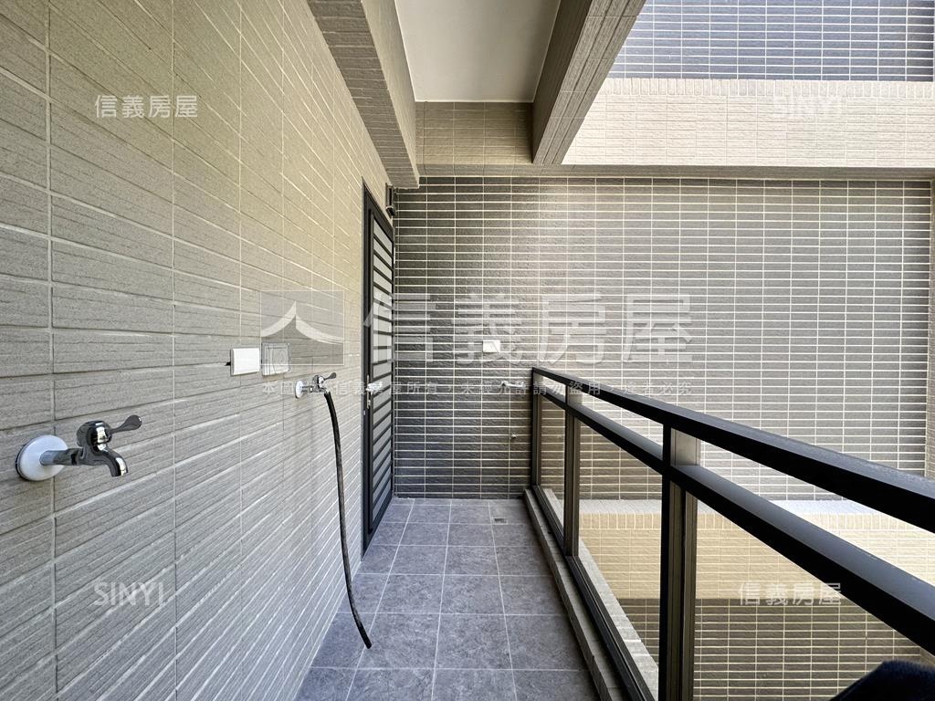 嶄新方城市２房平面車位房屋室內格局與周邊環境