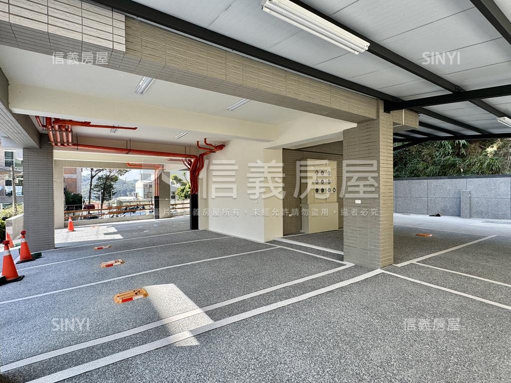 嶄新方城市２房平面車位房屋室內格局與周邊環境