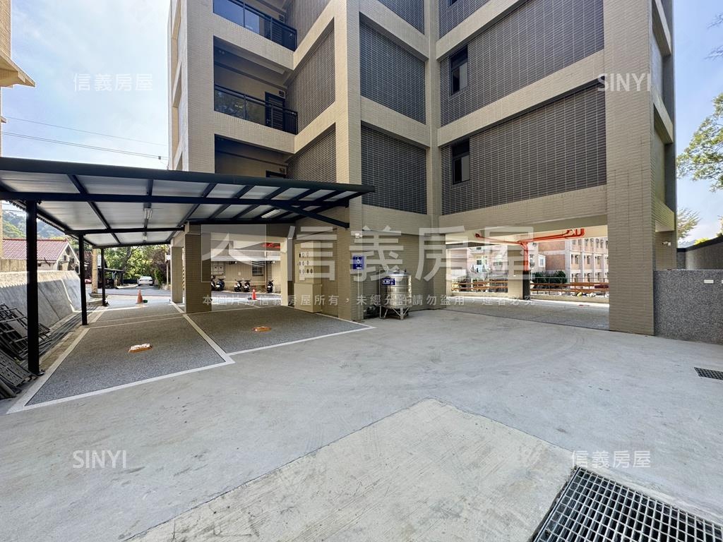 嶄新方城市２房平面車位房屋室內格局與周邊環境