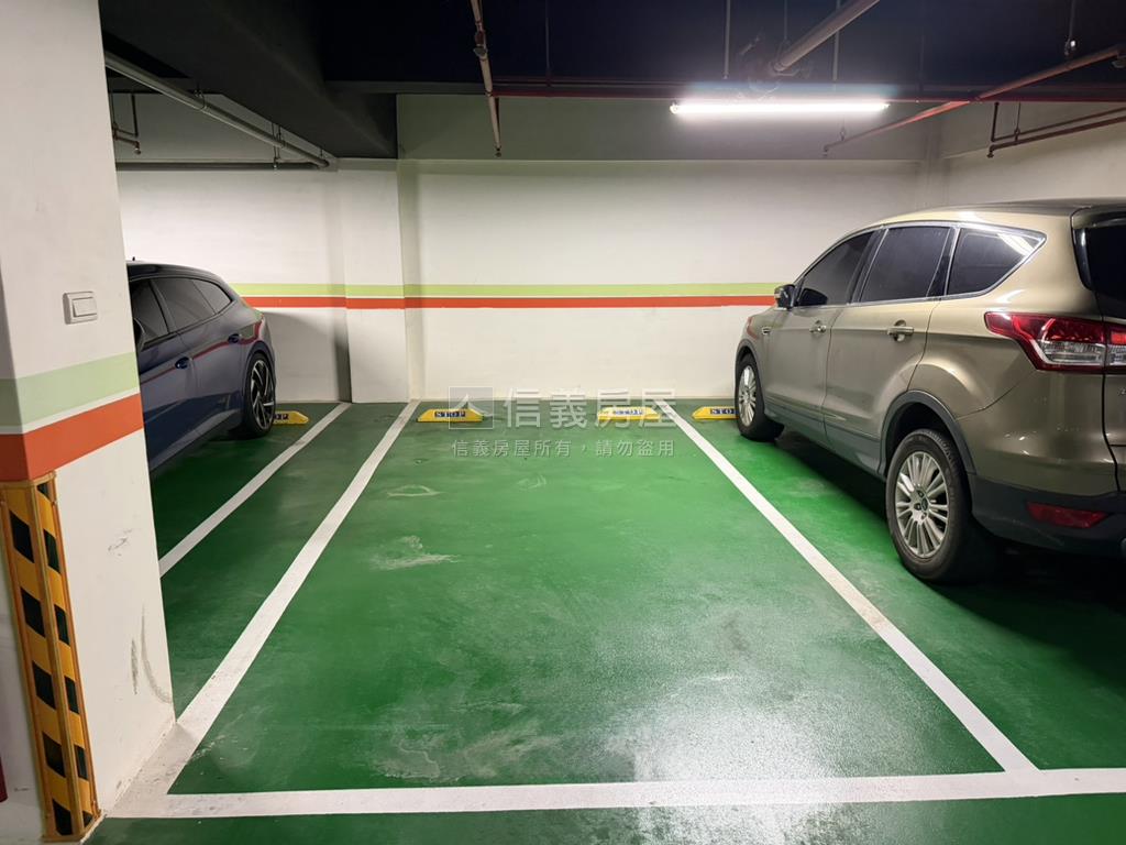 公園美景大三房雙車位房屋室內格局與周邊環境