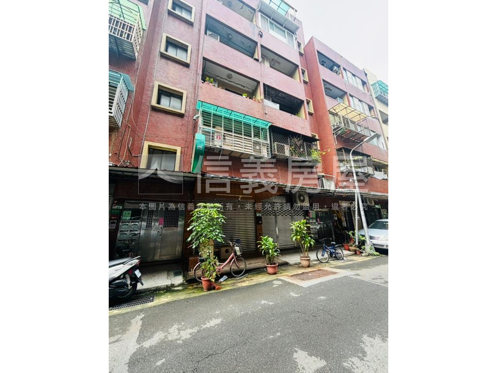 近公園低總便利一樓房屋室內格局與周邊環境