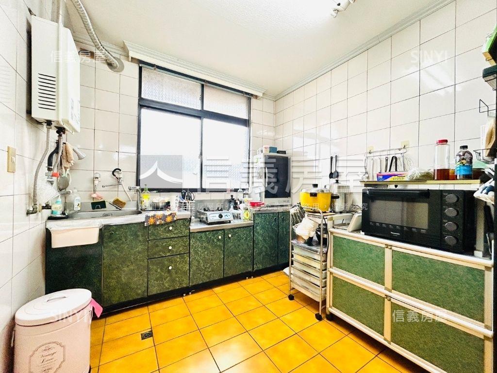 捷運頂加低總價大空間Ｂ房屋室內格局與周邊環境