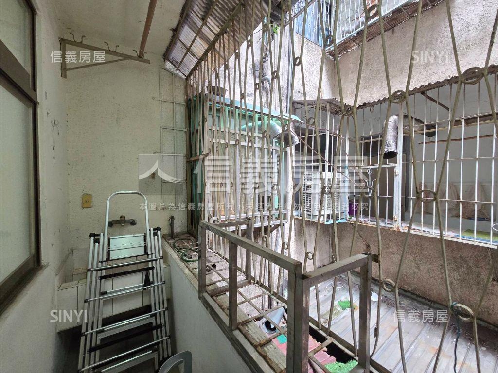 中正路方正三樓房屋室內格局與周邊環境