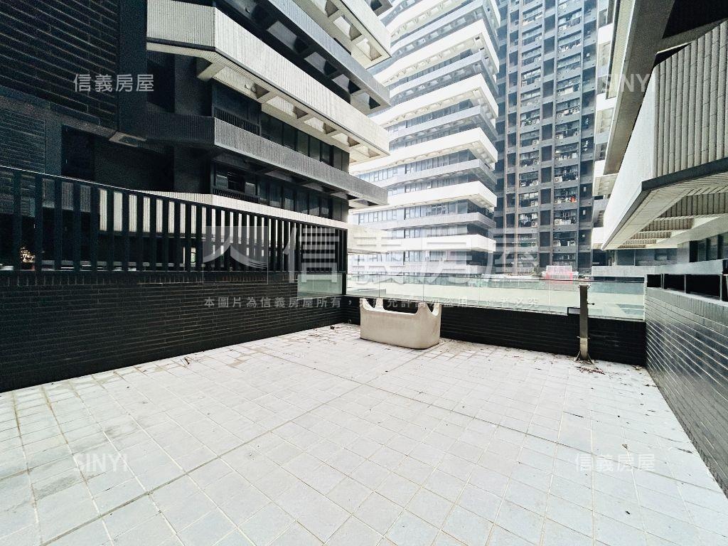 海洋都心稀有花園２房車位房屋室內格局與周邊環境