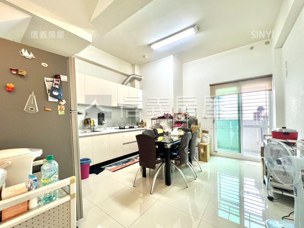 近商６０｜樹影採光車墅房屋室內格局與周邊環境