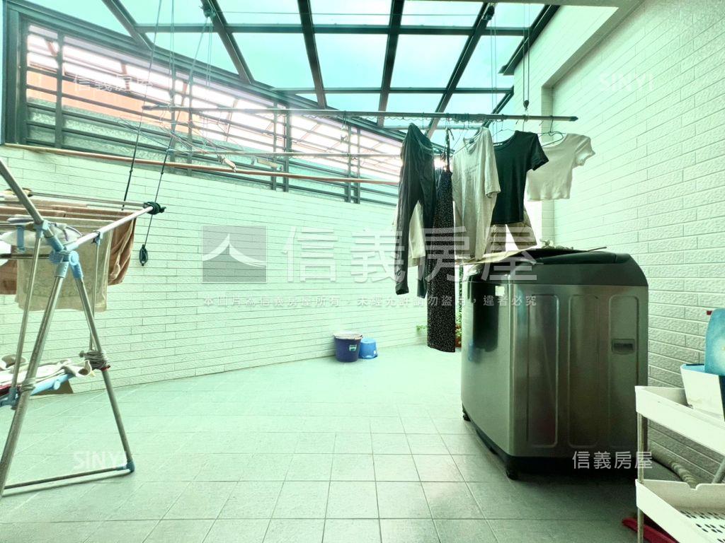 近商６０｜樹影採光車墅房屋室內格局與周邊環境