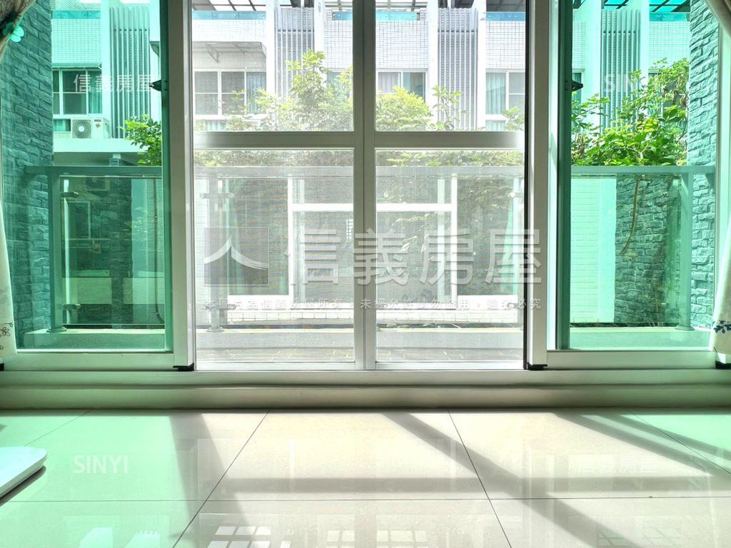 近商６０｜樹影採光車墅房屋室內格局與周邊環境