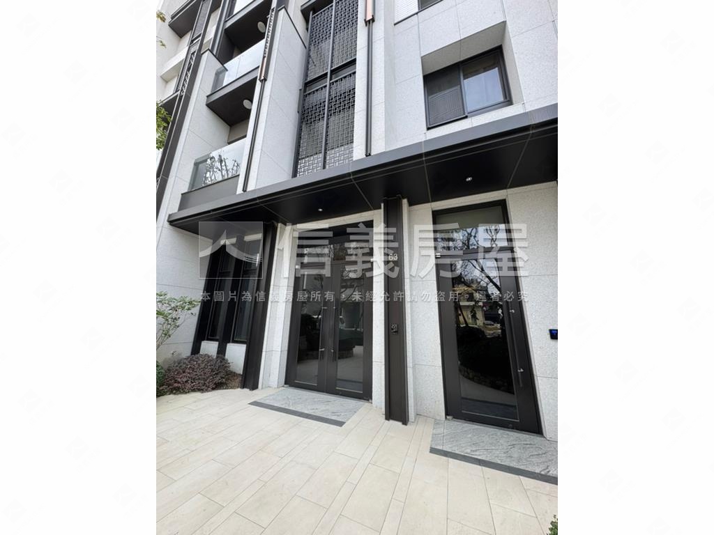 正１４期全新漂亮店面房屋室內格局與周邊環境