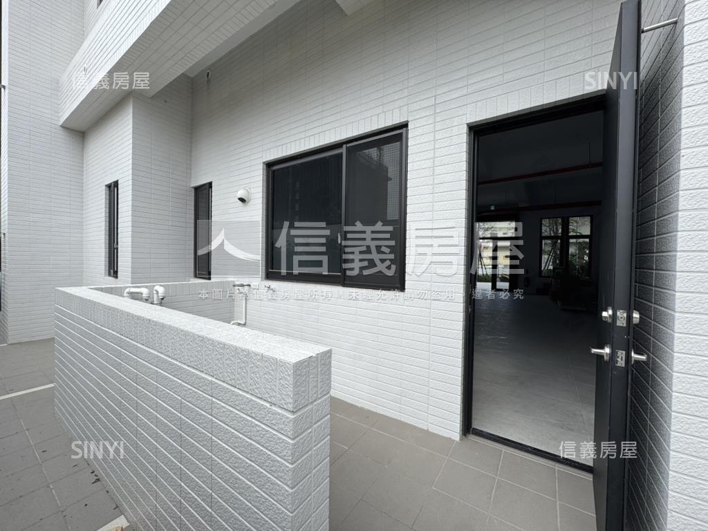 正１４期全新漂亮店面房屋室內格局與周邊環境