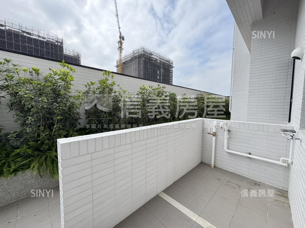 正１４期全新漂亮店面房屋室內格局與周邊環境