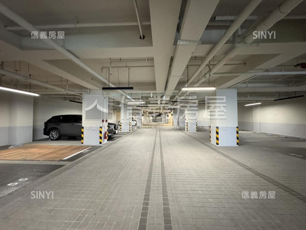 正１４期全新漂亮店面房屋室內格局與周邊環境