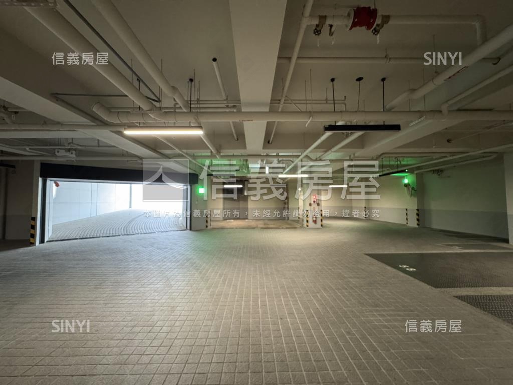 正１４期全新漂亮店面房屋室內格局與周邊環境