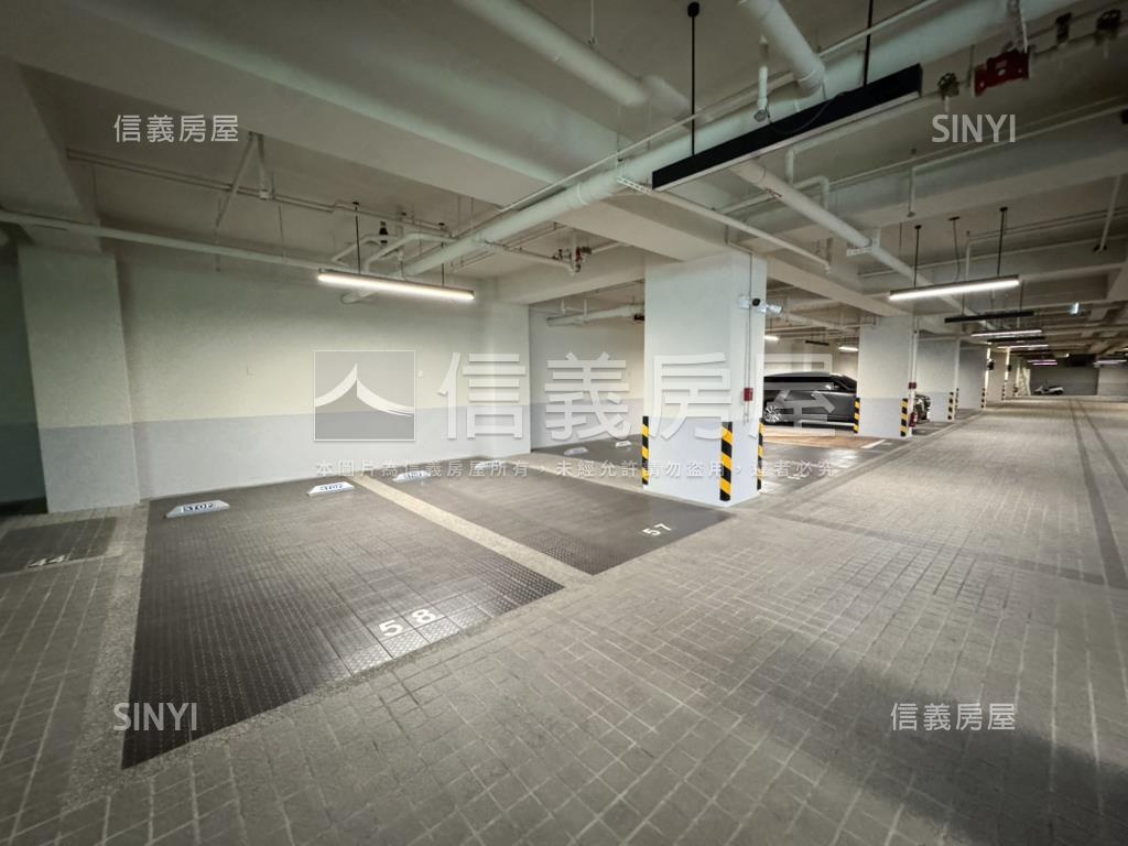 正１４期全新漂亮店面房屋室內格局與周邊環境