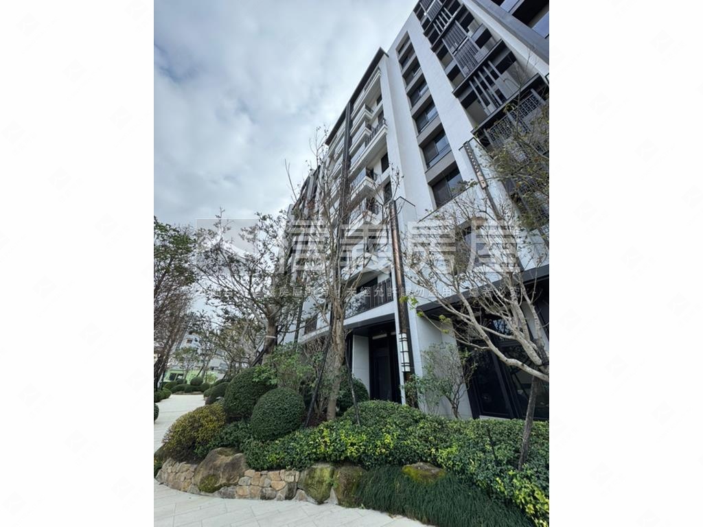 正１４期全新漂亮店面房屋室內格局與周邊環境