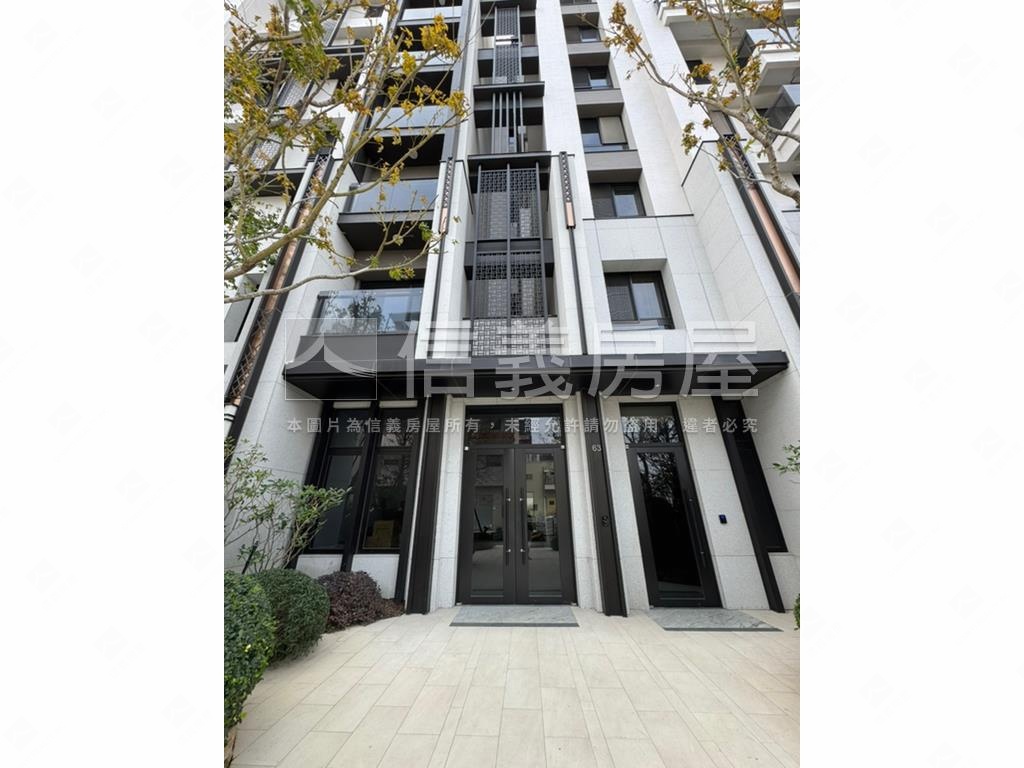 正１４期全新漂亮店面房屋室內格局與周邊環境