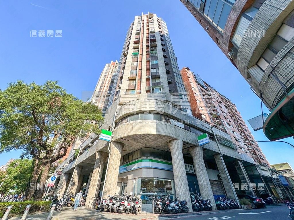全家便利超商收租三角窗房屋室內格局與周邊環境