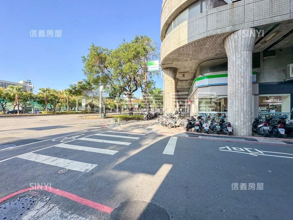 全家便利超商收租三角窗房屋室內格局與周邊環境