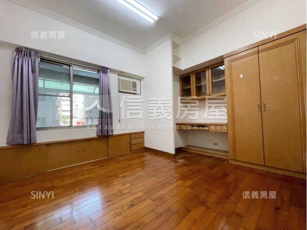 近捷運站旁百業金店面房屋室內格局與周邊環境