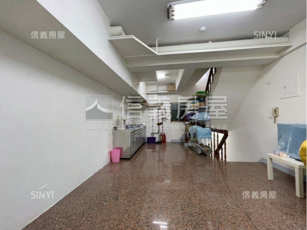 近捷運站旁百業金店面房屋室內格局與周邊環境